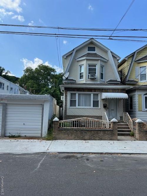 10211 85th Ave, Richmond Hill, NY, 11418-1116 | Card Image