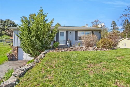 13 Honeysuckle Ln, Milton, PA, 17847-9537 | Card Image