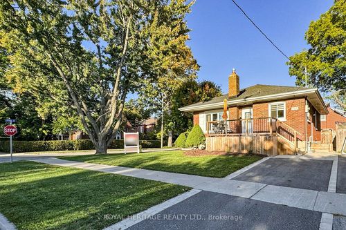 233 Palace St, Whitby, ON, L1N5G1 | Card Image