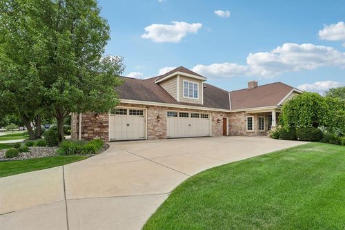 1616 Bellewood Dr, Waunakee, WI, 53597-2362 | Card Image