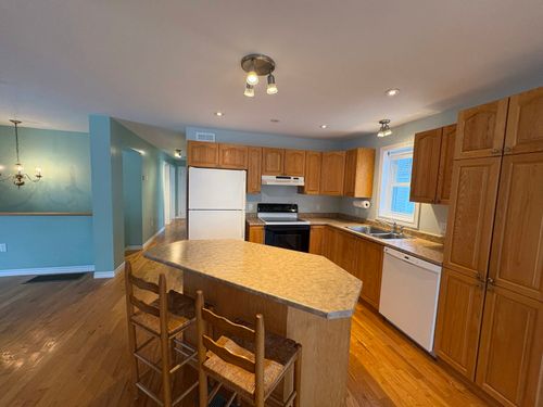 78 Pembroke St, Seabrook, NH, 03874-4714 | Card Image