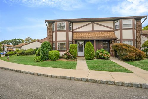 96 Quail Run Dr, Deer Park, NY, 11729-5631 | Card Image
