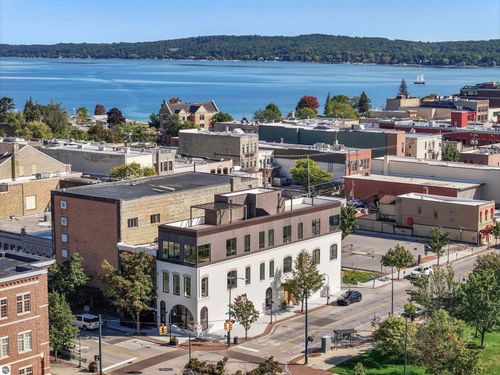 ph-b-111 E State St, Traverse City, MI, 49684-3502 | Card Image