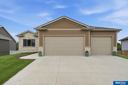 9221 Blacksmith Road, Lincoln, NE, 68507 | Card Image