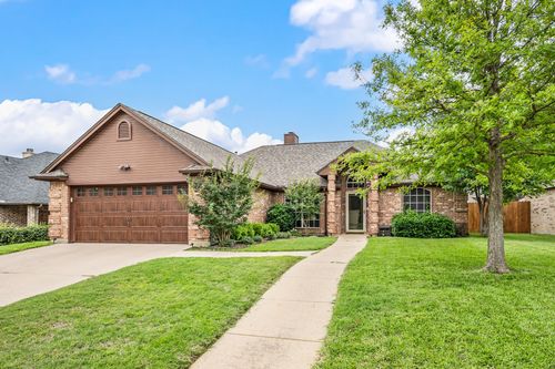 2605 Briargrove Dr, Hurst, TX, 76054-2605 | Card Image