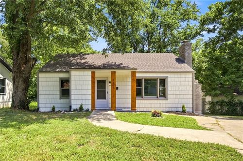 1347 S Hocker Ave, Independence, MO, 64055-1545 | Card Image