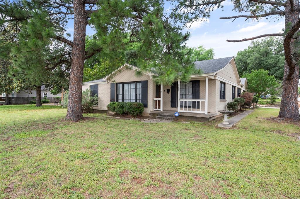 Sylvania Ave, Fort Worth, TX 76111