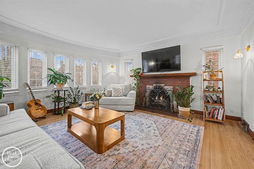 256 Fisher Rd, Grosse Pointe Farms, MI, 48230-1215 | Card Image