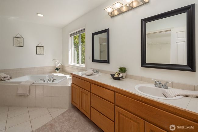 Primary Bathroom | Image 21
