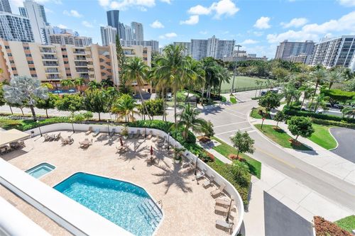 607-17801 N Bay Rd, Sunny Isles Beach, FL, 33160-1910 | Card Image