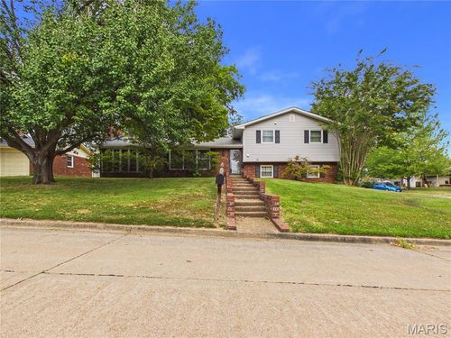 2002 Robinhood Cir, Cape Girardeau, MO, 63701-2512 | Card Image