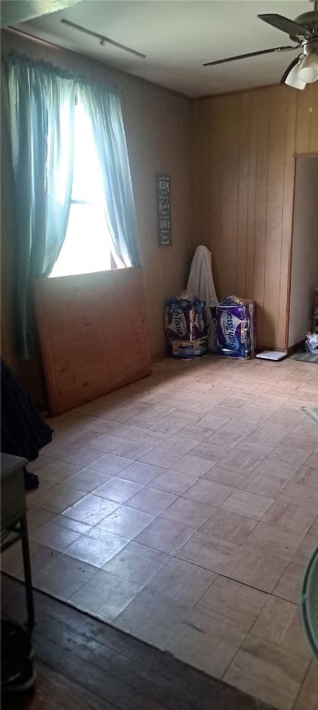 1017 Virginia St, House other with 4 bedrooms, 2 bathrooms and 3 parking in Jeannette PA | Image 5