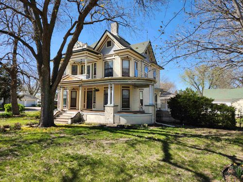 110 W Nemaha St, Blue Hill, NE, 68930-3548 | Card Image