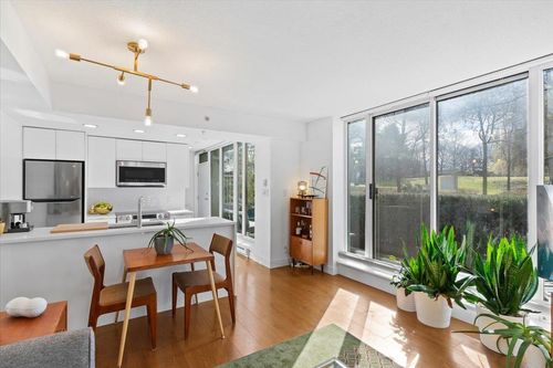 37 Keefer Pl, Vancouver, BC, V6B1P8 | Card Image