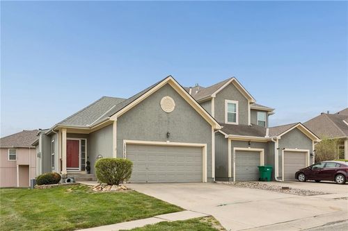 13735 Grove Ave, Bonner Springs, KS, 66012-9600 | Card Image