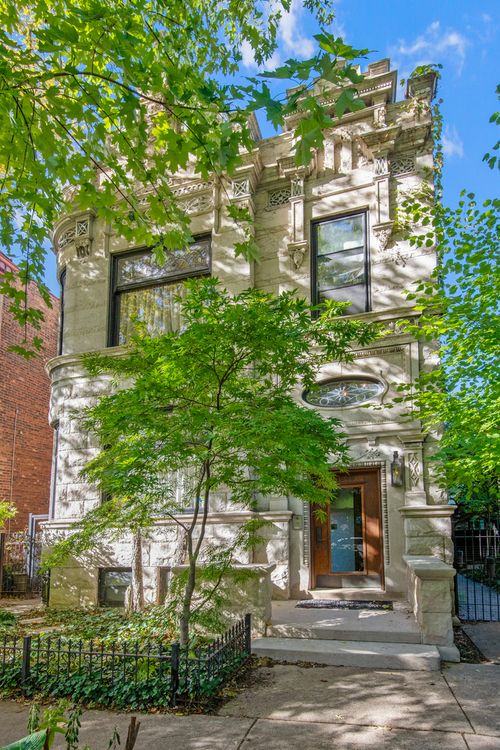 1652 N Leavitt St, Chicago, IL, 60647-5410 | Card Image