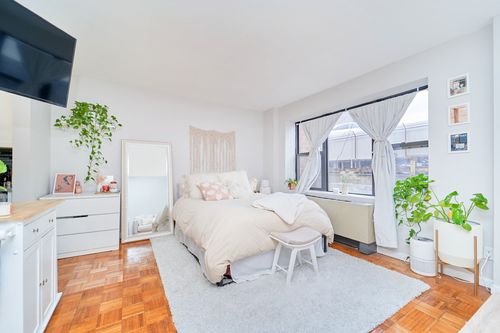 3d-337 W 43rd St, New York, NY, 10036-6443 | Card Image