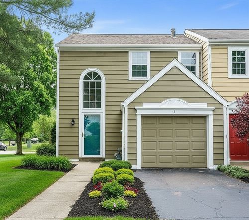 2 Greenwich Ct, Oakmont, PA, 15139-1169 | Card Image