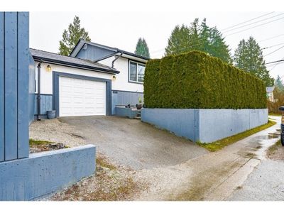 10080 140 St, House other with 4 bedrooms, 2 bathrooms and 1 parking in Surrey BC | Image 1