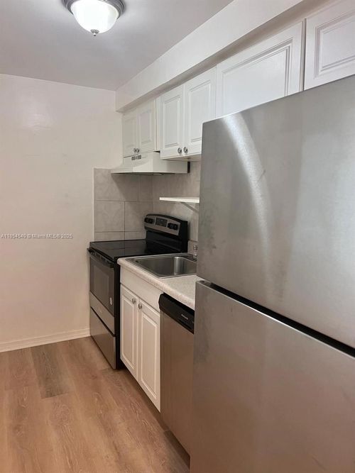 apt-210-7820 Ne Bayshore Ct, Miami, FL, 33138-6382 | Card Image