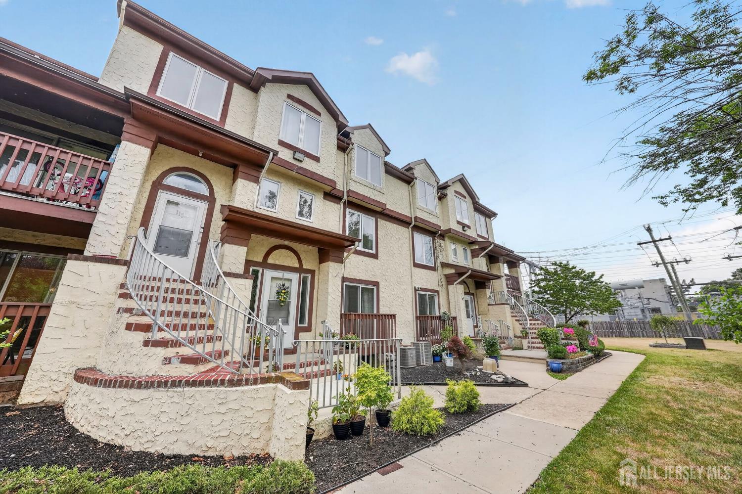 Residential in Woodbridge Proper 2
