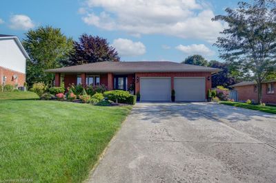 27 Thomas Ave, House other with 4 bedrooms, 2 bathrooms and 6 parking in Tillsonburg ON | Image 1