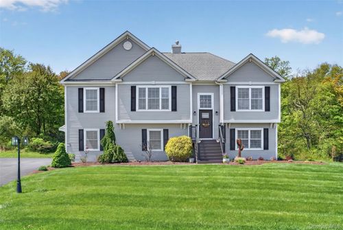 7 Deangelis Dr, Monroe, NY, 10950-3000 | Card Image