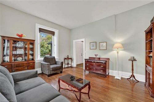 72 Banfield St, Paris, ON, N3L2Z1 | Card Image