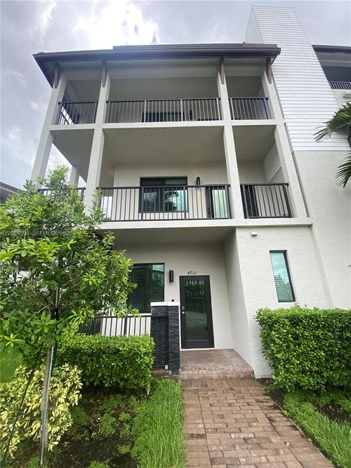 4713 Nw 84th Ct, Doral, FL, 33166-5973 | Card Image