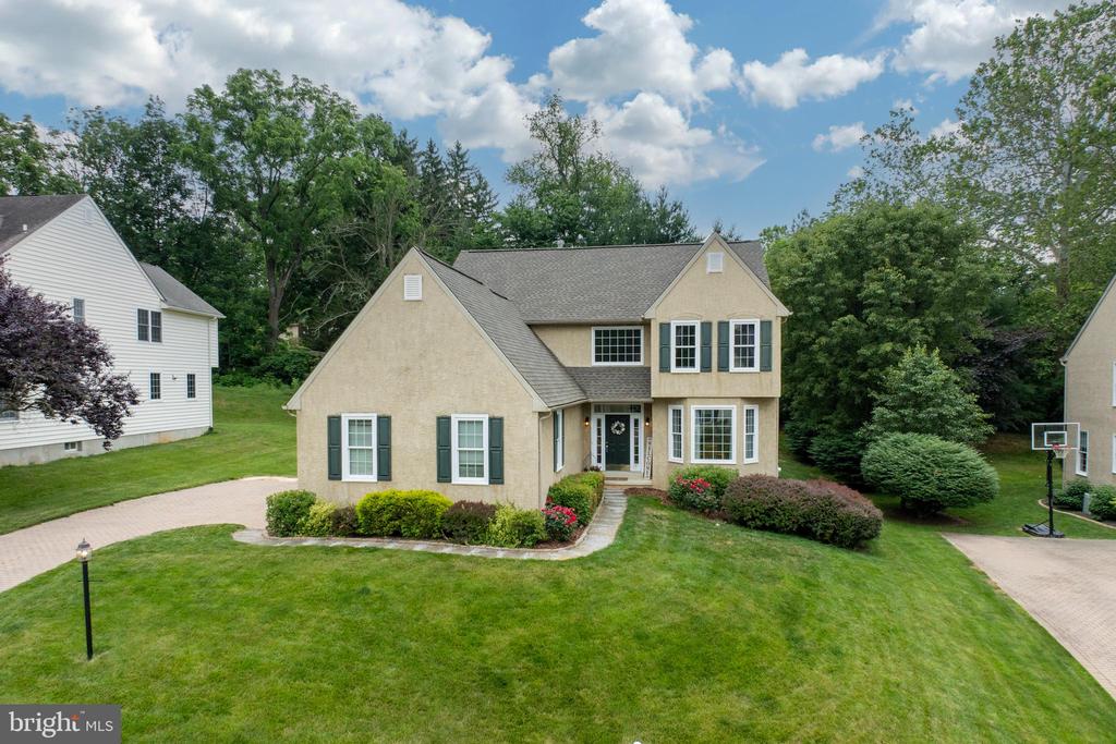 Monteray Ln, West Chester, PA 19380