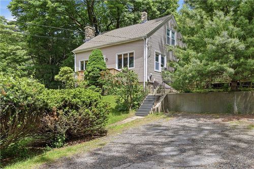 39 West Wrentham Road, Cumberland, RI, 02864 | Card Image
