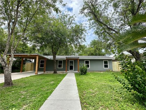 1203 E Hutchinson St, Beeville, TX, 78102-3716 | Card Image