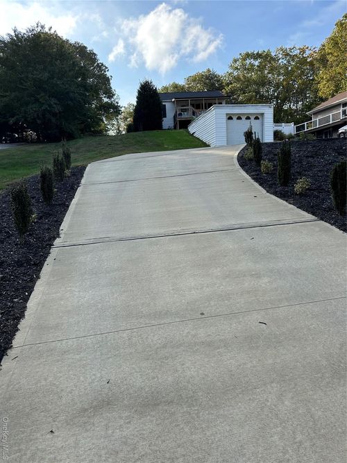 558 Meadow Rd, Kings Park, NY, 11754-5008 | Card Image