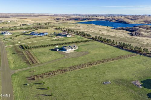 2440 Roberta Dr N, Mandan, ND, 58554-8158 | Card Image