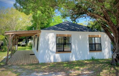 302 Nw 9th St, House other with 2 bedrooms, 1 bathrooms and null parking in Carrabelle FL | Image 3