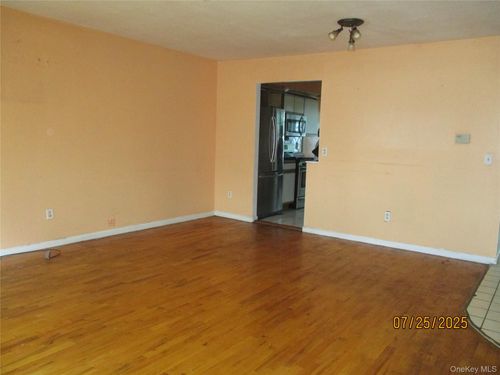 72 Greenway Ter, Middletown, NY, 10941-1638 | Card Image