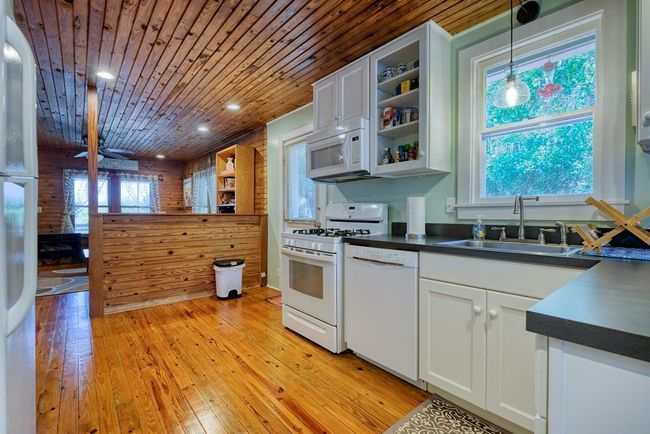 12403 Cedar St, House other with 2 bedrooms, 1 bathrooms and null parking in Cedar Key FL | Image 9