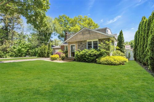 4 Lowell Ave, Greenlawn, NY, 11740-2629 | Card Image