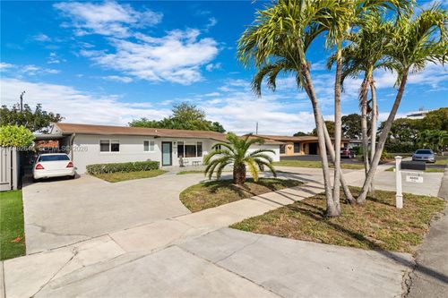 4660 W 9th Ave, Hialeah, FL, 33012-3530 | Card Image