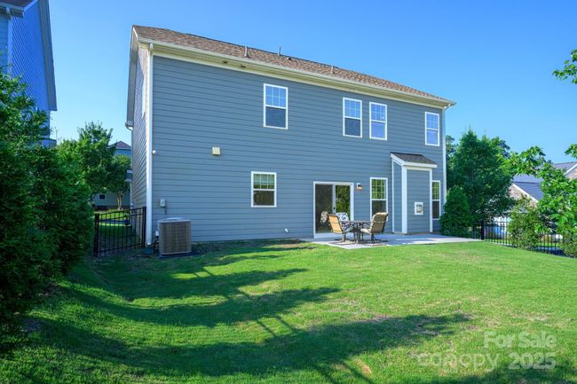 Nice sized back yard | Image 25