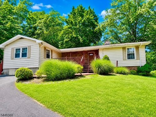 18 Summit Rd, Sparta, NJ, 07871-1411 | Card Image