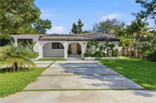 10845-10845 Peachtree Dr, Miami, FL, 33161-7324 | Card Image
