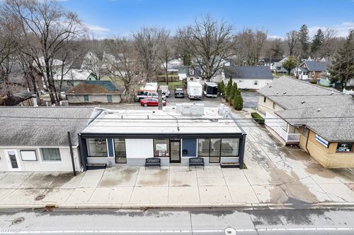 8127 Miller Rd, Swartz Creek, MI, 48473-1335 | Card Image