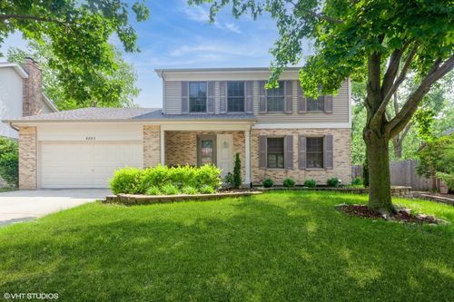 8885 Dryden St, Woodridge, IL, 60517-7528 | Card Image