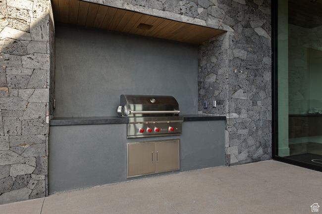 View of patio / terrace with grilling area and area for grilling | Image 51