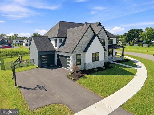 585 Dolly Dr, LANCASTER, PA, 17601-3647 | Card Image