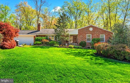 9025 Charles Augustine Dr, Alexandria, VA, 22308-2823 | Card Image