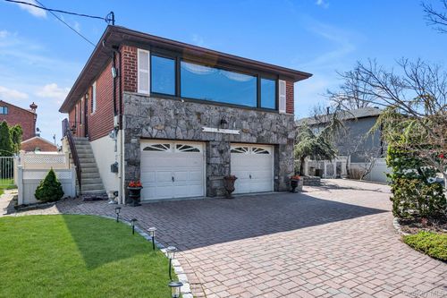 138-10 W 11th St, New York, NY, 10011-8375 | Card Image