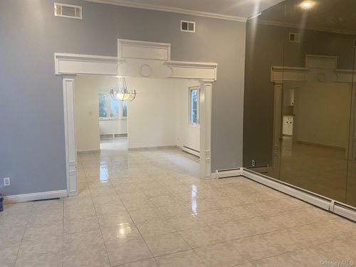 723 Hungry Harbor Rd, Valley Stream, NY, 11581-3029 | Card Image