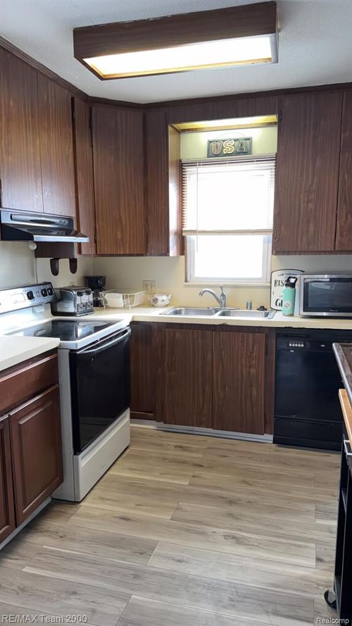 24705 Calvin St, Dearborn, MI, 48124-4417 | Card Image